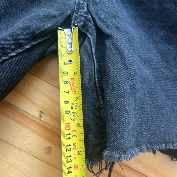 SOLD - Levi’s 501 Mid thigh shorts - size 27 in lunar black - Picture 4 of 5